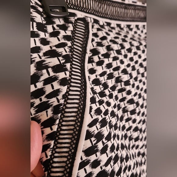 NWOT- White House Black Market Geometric/Tribal Print Pencil Skirt - Picture 2 of 8